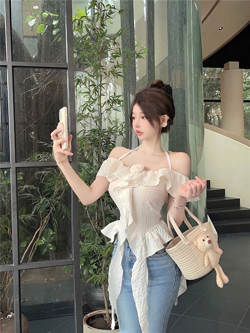 Women Solid Halter Neck Ruffles Peplum Top
