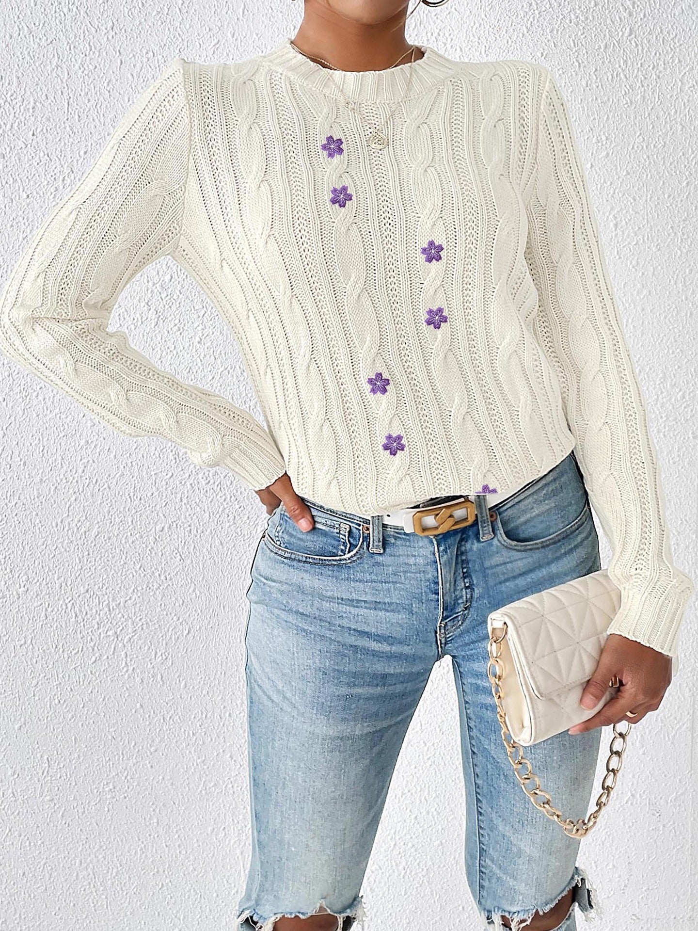 Women Round Neck Long Sleeves Cable Knit Pullover with Applique Detail