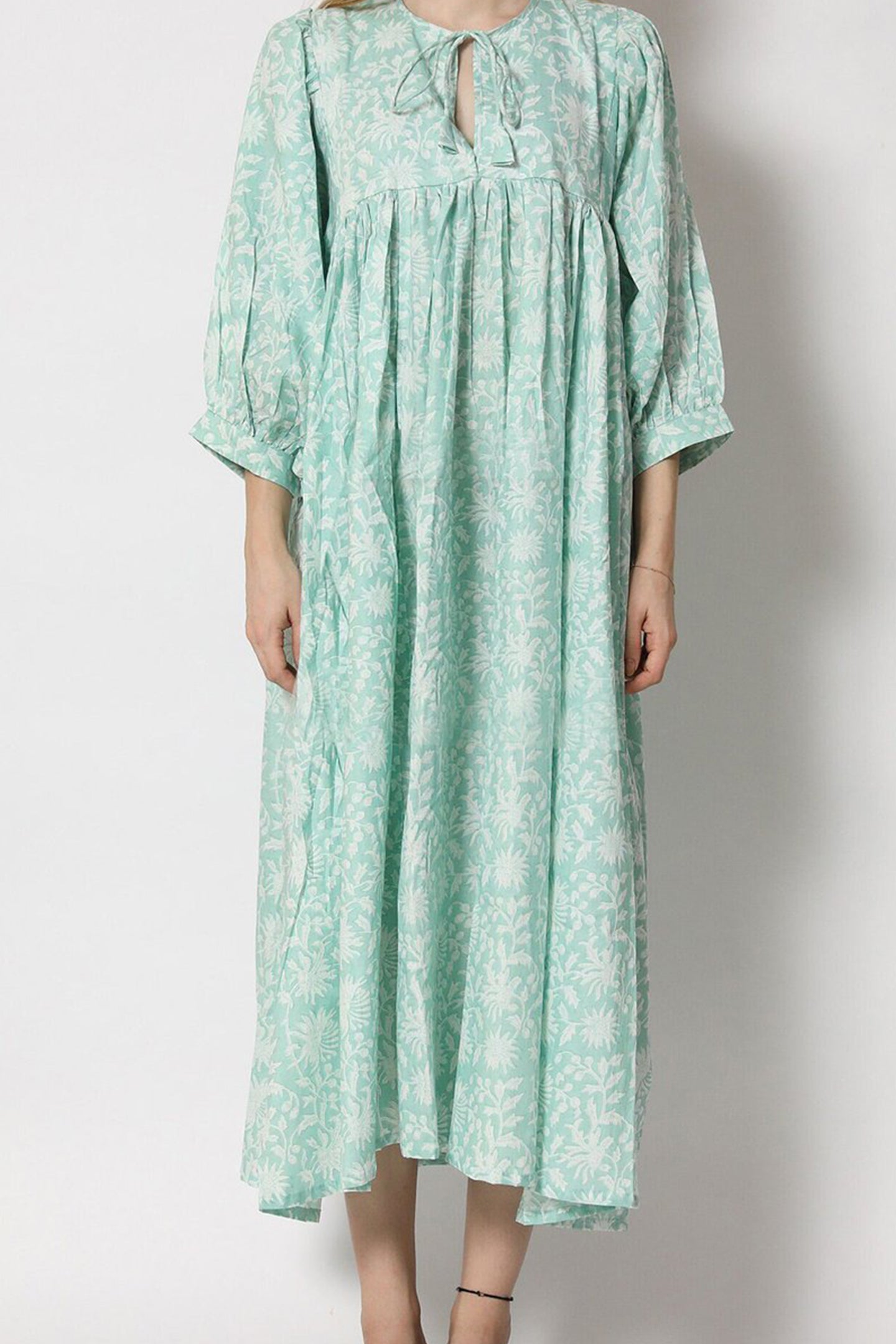 Floral Print Keyhole Neck Midi Dress