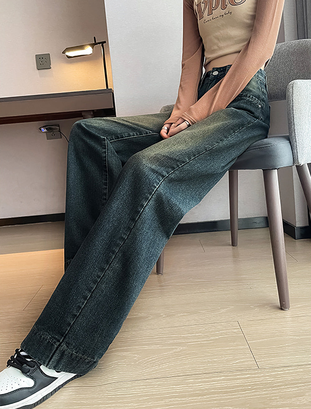 Women Wide Leg Slash Knee Heavy Fade Jeans