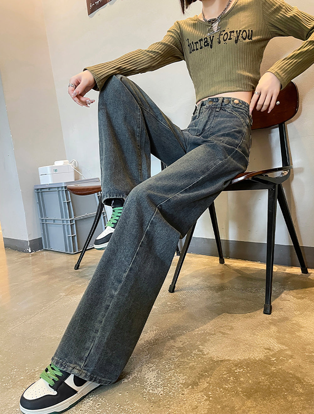 Women Dark Shade Straight Fit Jeans