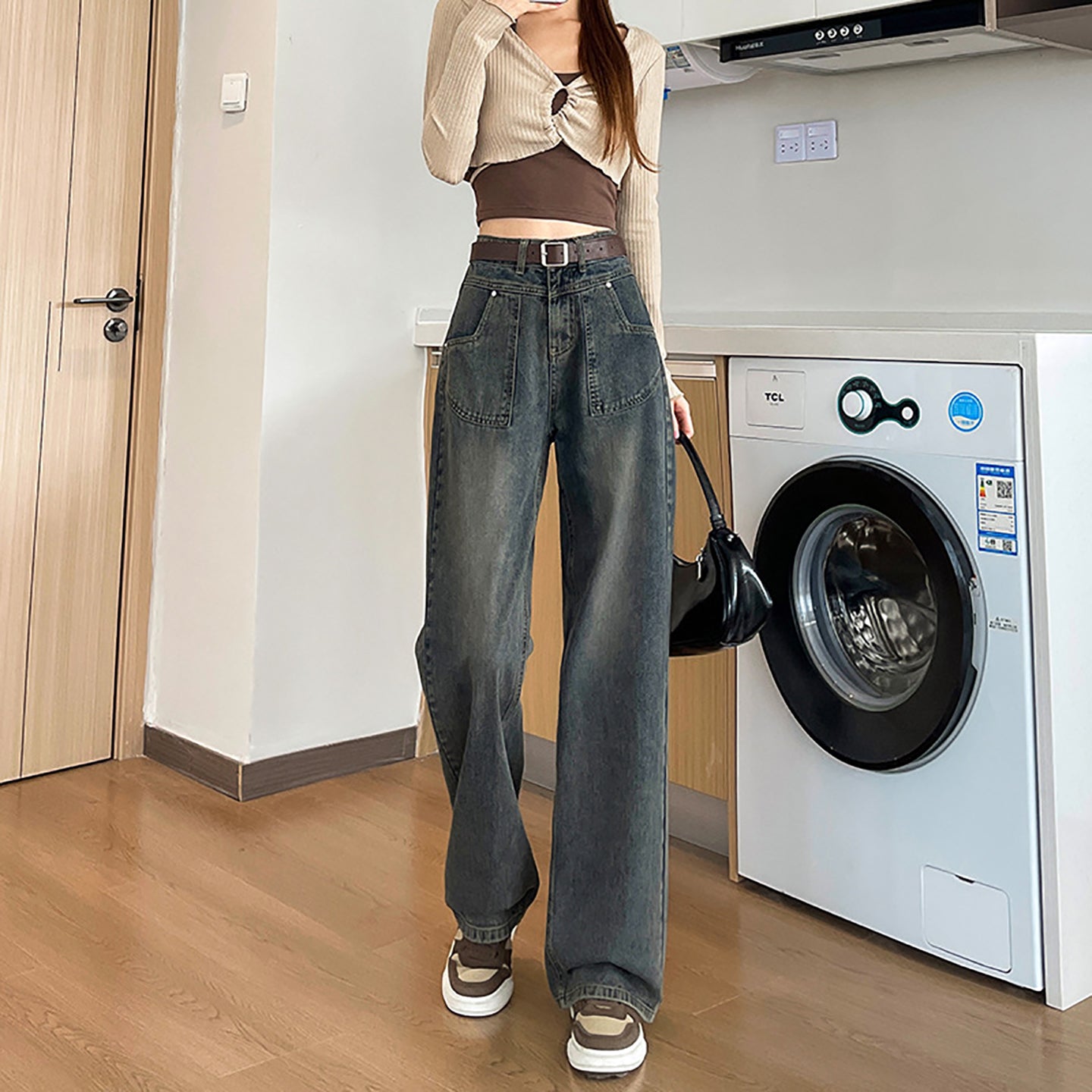 Women Straight Fit Mildly Distressed Jeans
