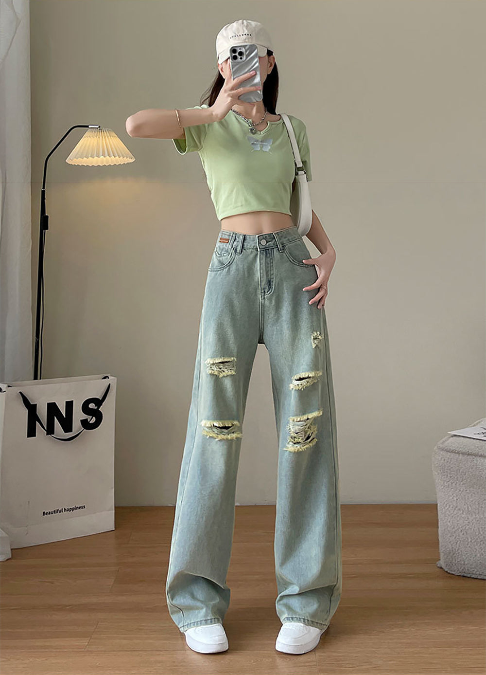 Women Mildly Distressed Light Fade Stretchable Jeans