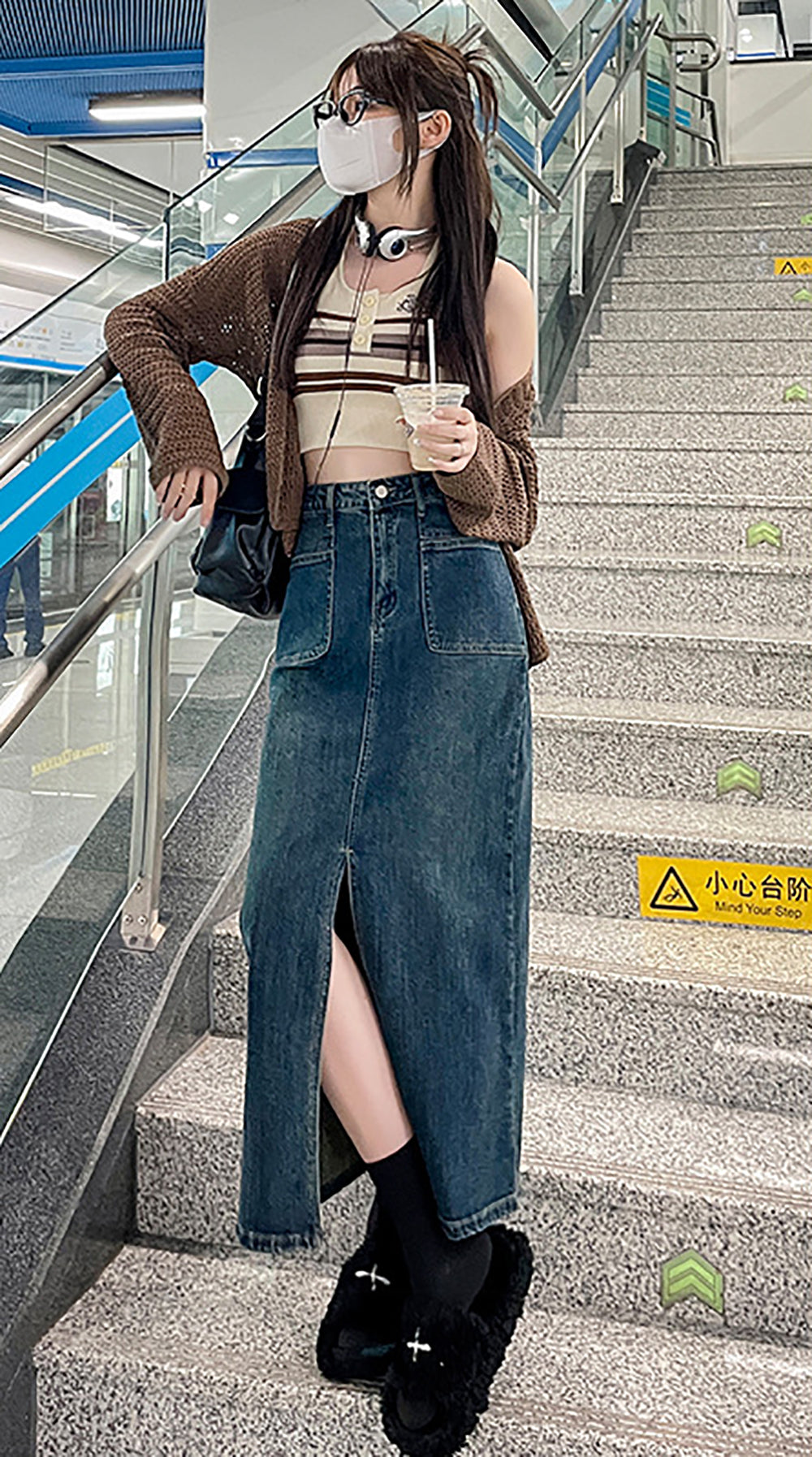 Women Straight Fit Highly Distressed Light Fade Jeans