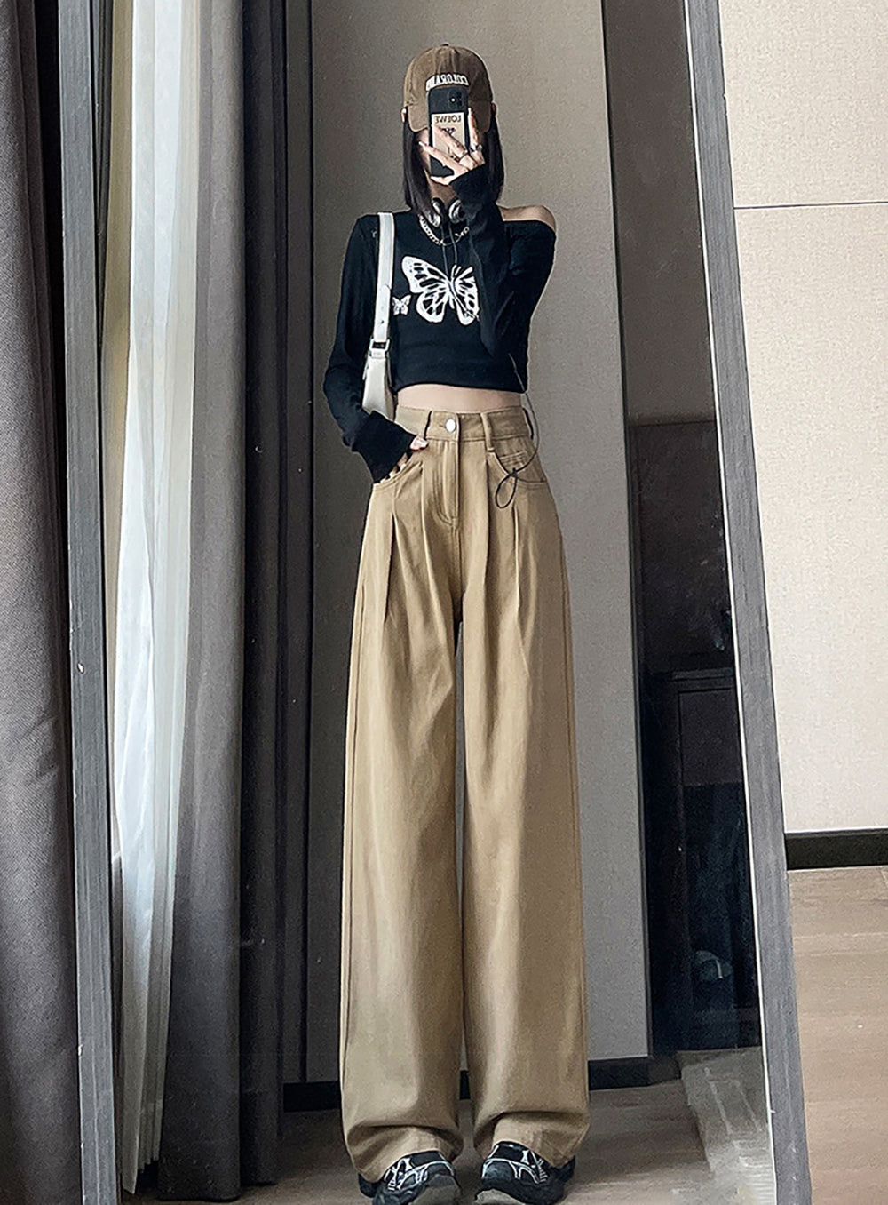 Women Mid-Rise Relaxed Fit Light Fade Jeans