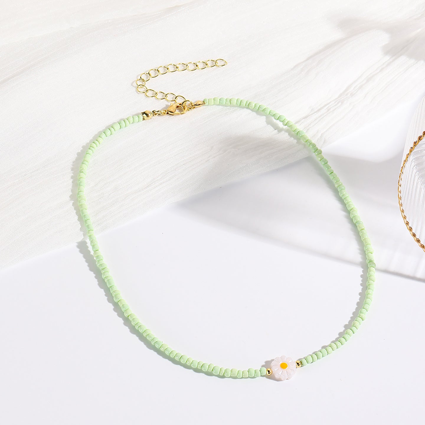 Green & White Gold-Plated Artificial Beads Beaded Enamelled Chain
