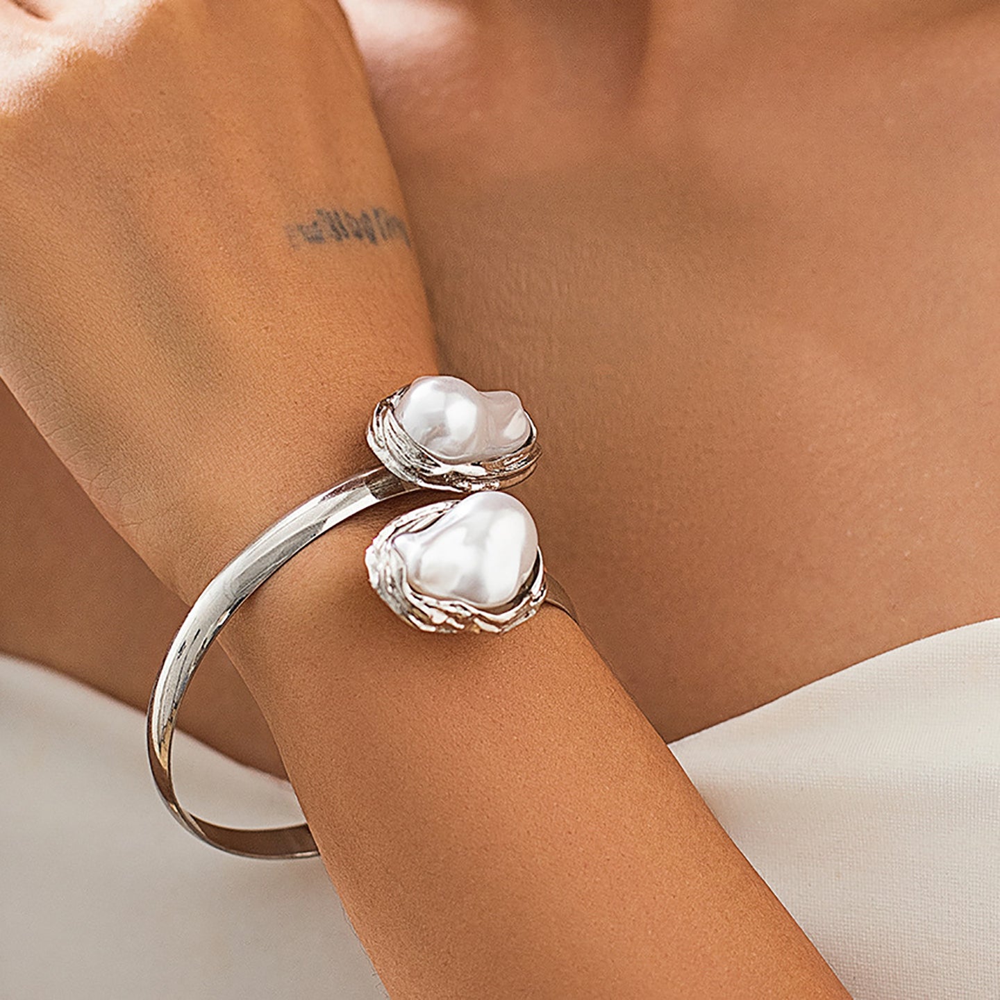 Women Pearls Handcrafted Silver-Plated Armlet Bracelet