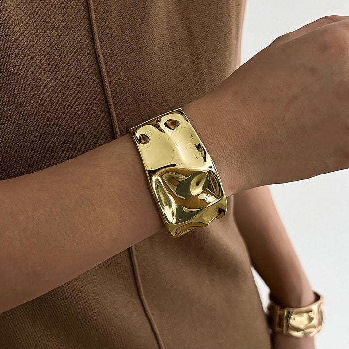 Women Handcrafted Gold-Plated Kada Bracelet