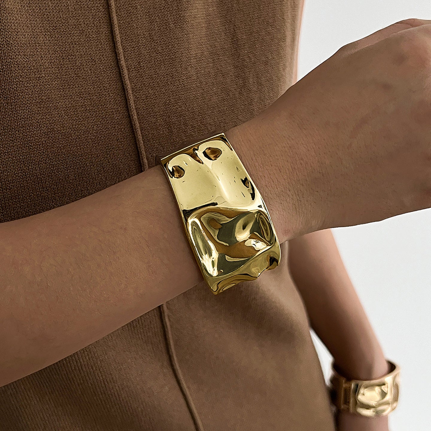 Women Handcrafted Gold-Plated Kada Bracelet
