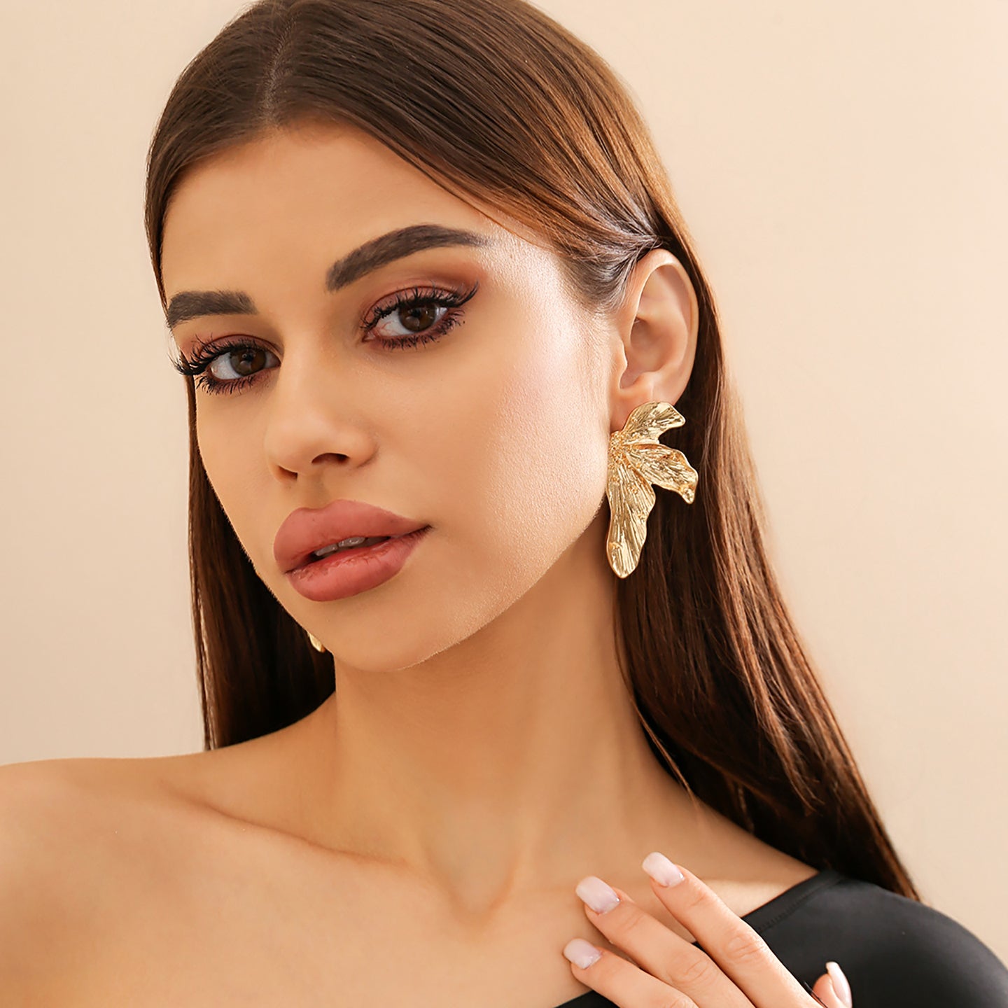 Leaf Shaped Studs Earrings