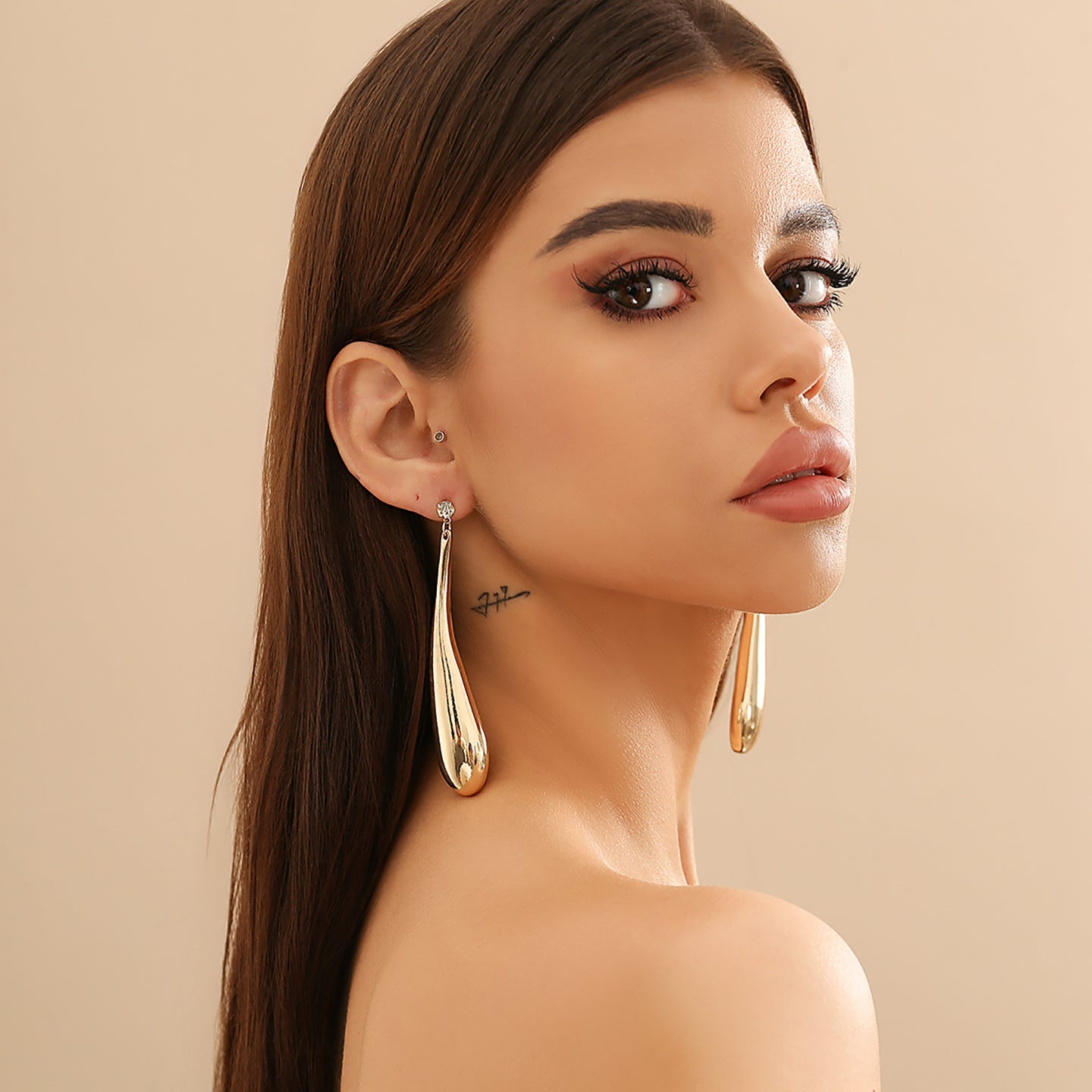 Teardrop Shaped Studs Earrings
