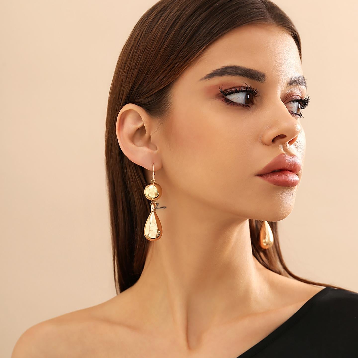 Teardrop Shaped Studs Earrings