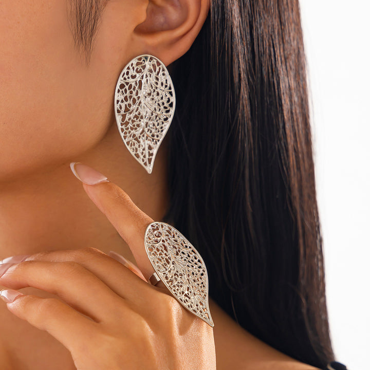 Silver-Plated Leaf Shaped Studs With Finger Ring