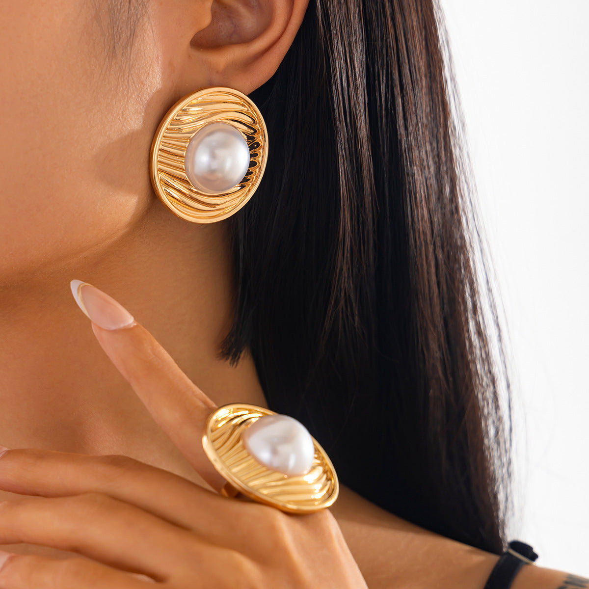 Gold Plated Artificial Beads Beaded Circular Shaped Studs